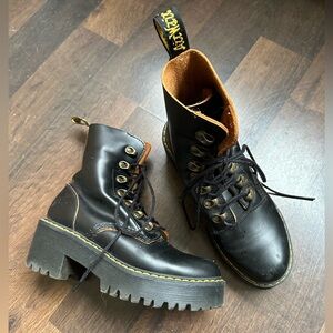 Dr. Martens Leona boots black